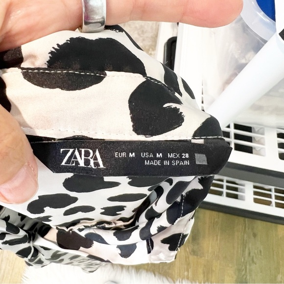 ZARA BLACK WHITE ANIMAL PATTERN LONG SLEEVE BLOUSE WOMENS SZ MEDIUM - Picture 6 of 8